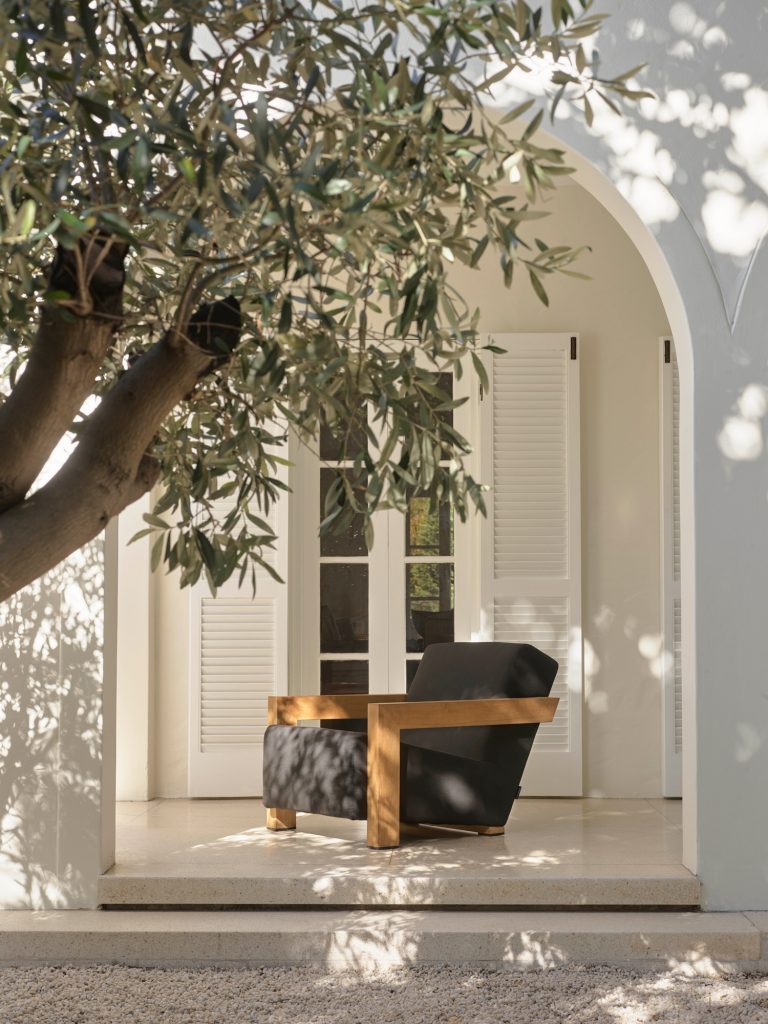 These outdoor furniture pieces evoke modern design for an alfresco lifestyle