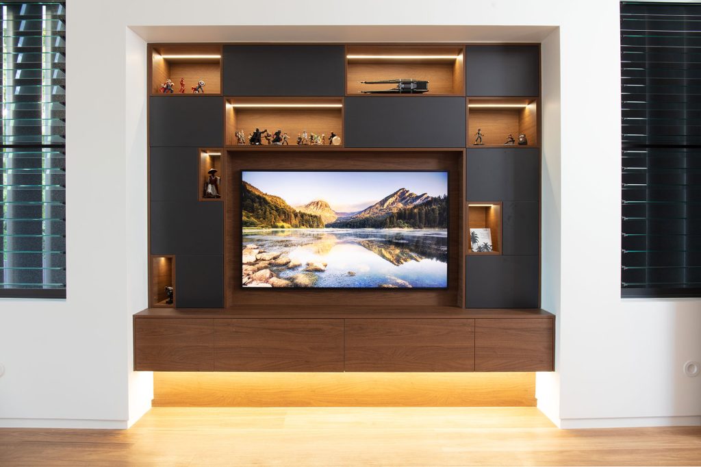 Di henshall - interior- entertainment area
