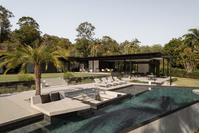 Blackwood-Doonan-Modern-Contemporary-Home-Poolside