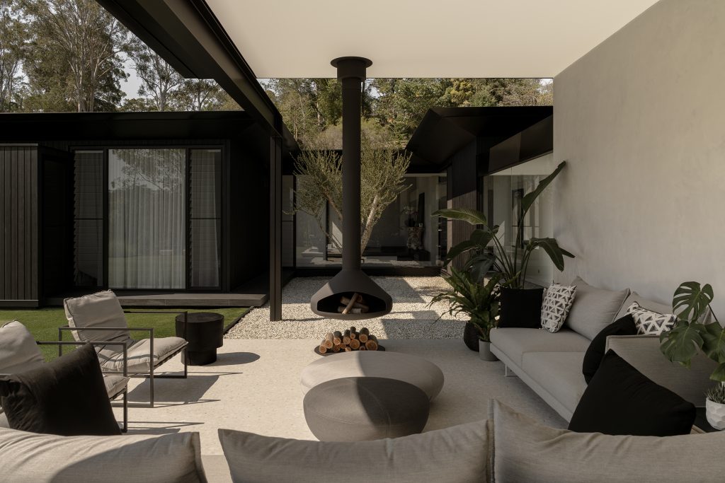 Blackwood-Doonan-Modern-Contemporary-Home-outdoor-fireplace