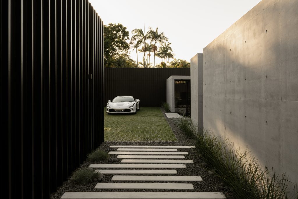 Blackwood-Doonan-Modern-Contemporary-Home-supercar