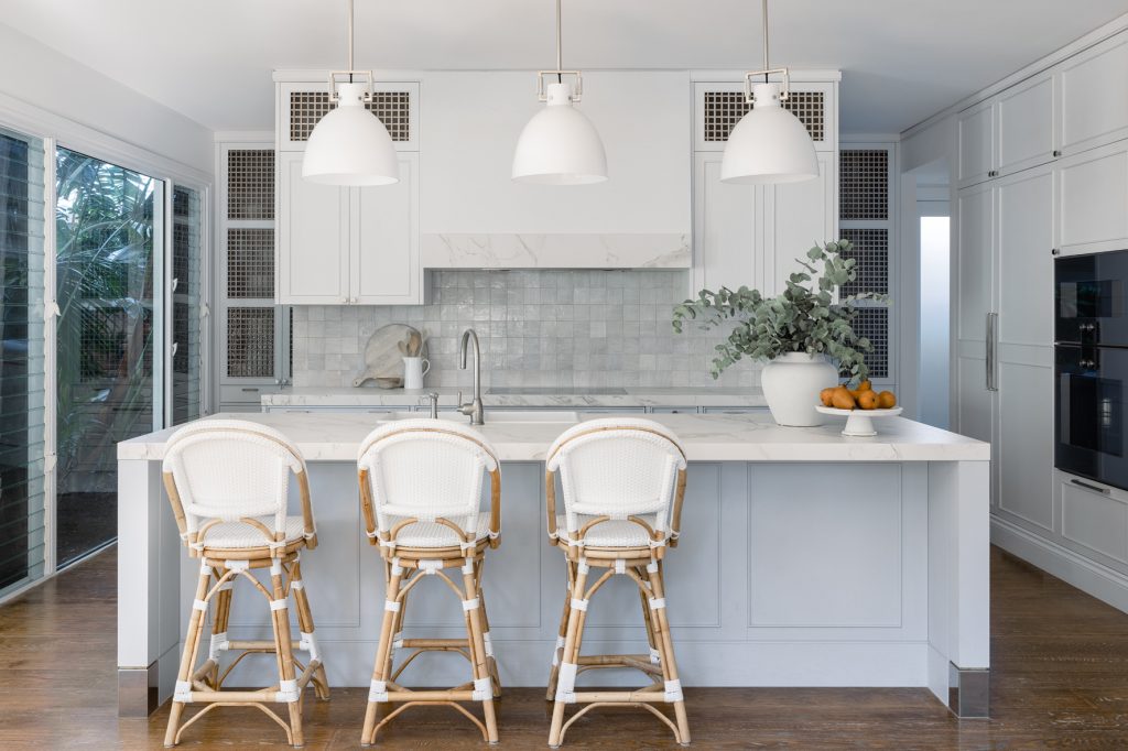Darren-james-interiors-gold-coast-home-kitchen-with-island-bar-stools-and-pendant-lights