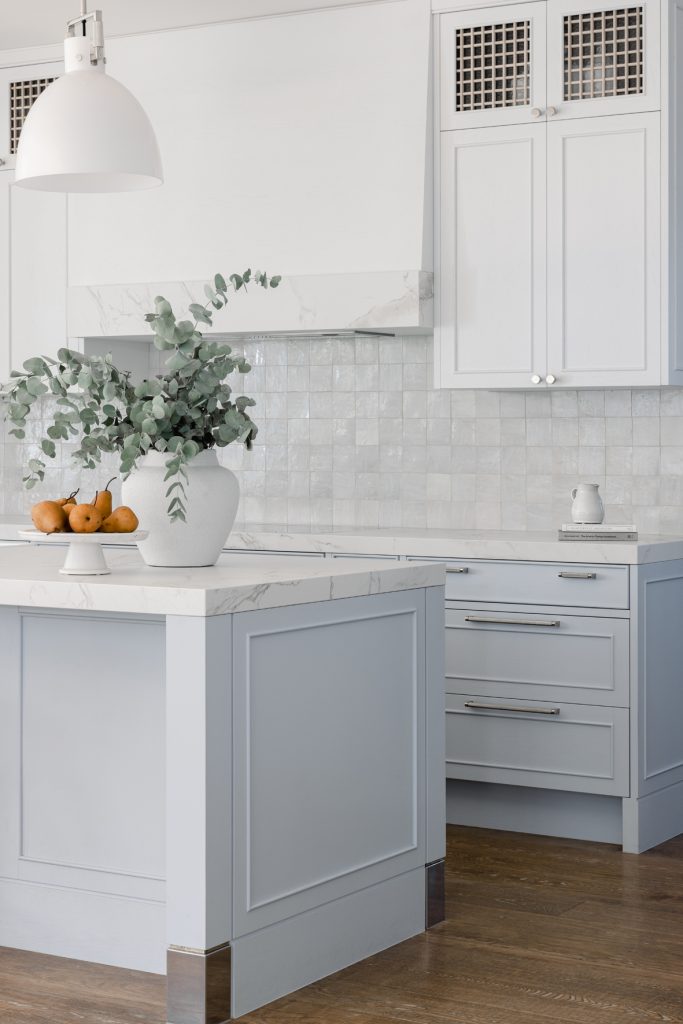 Darren-james-interiors-gold-coast-home-kitchen-island-with-cupboards-and-cabinets
