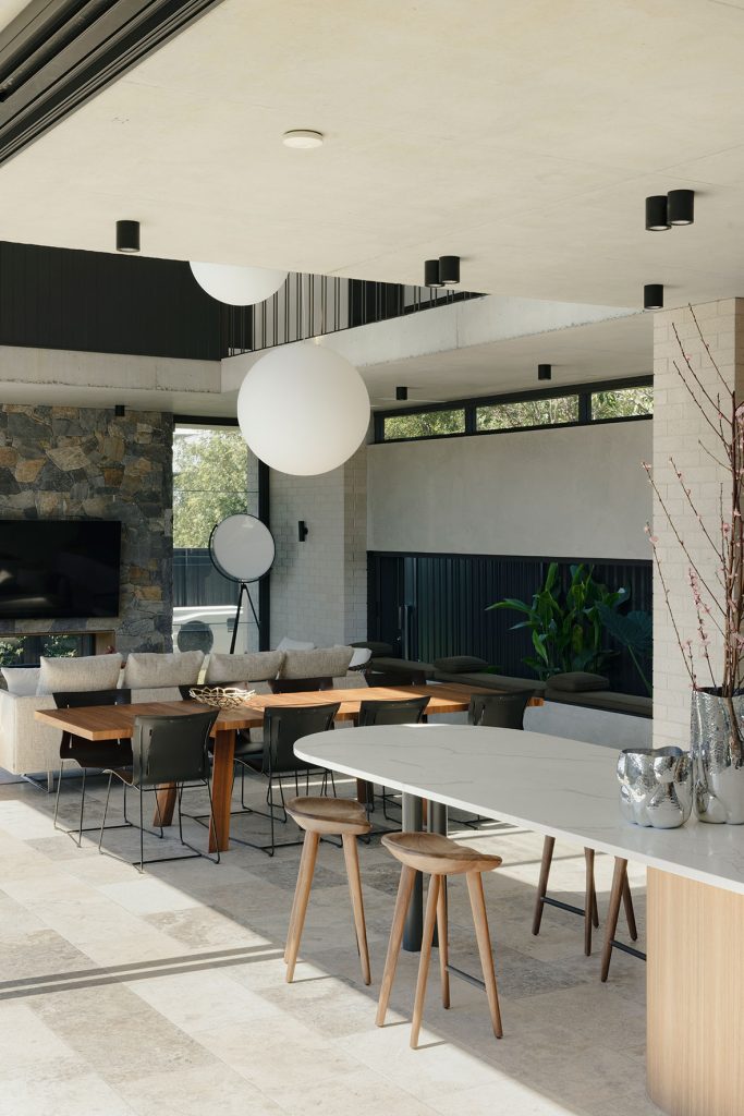 LIVING EDGE AUSTRALIA - indoor-outdoor space - view from the exterior