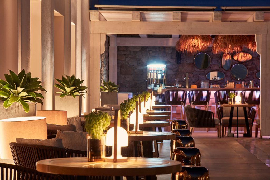 Naia Mykonos - resort interior - bar and dining area