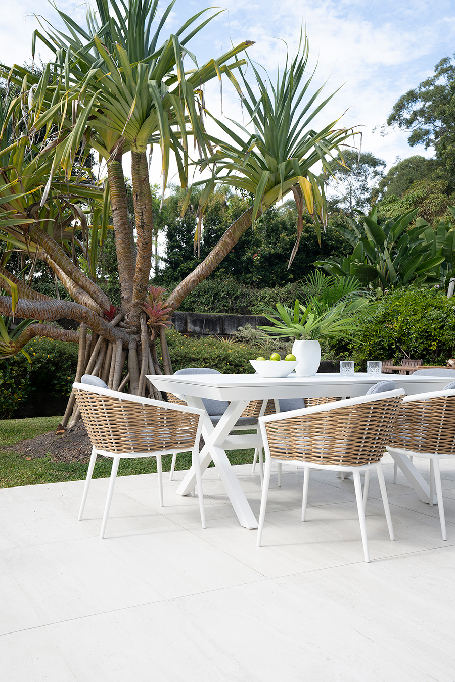 Artemis outdoor dining table